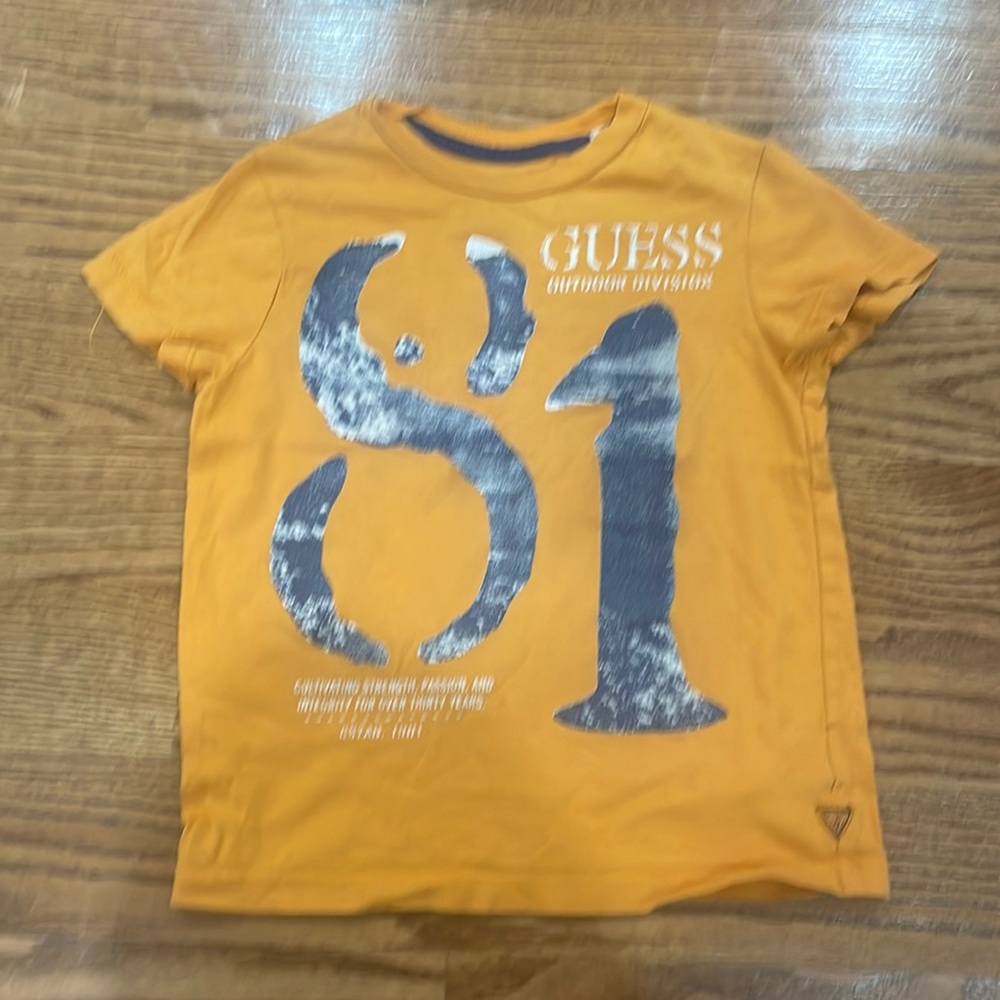 T shirt guess size 4 good condition kids